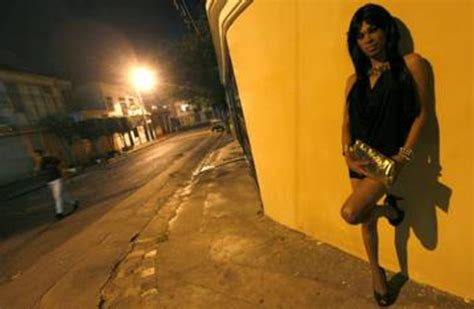 Find a prostitute Pau Brasil
